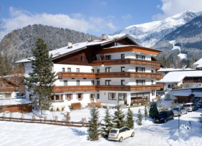 Отель Hotel Schönegg, Зеефельд